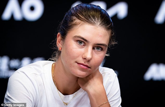 La nueva sensación del tenis adolescente estadounidense, Iva Jovic, de 18 años, interviene en el debate sobre Trump con un llamado a la “paz” para su país de origen.