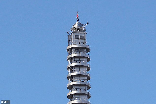 Daredevil Alex Honnold revela la tarifa ‘vergonzosa’ que le pagaron por escalar un rascacielos de 101 pisos en Taiwán en vivo por Netflix sin arnés