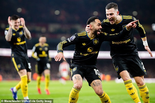 Cómo el baile Michael Carrick hizo que el Manchester United volviera a ser LIBRE, escribe OLIVER HOLT, mientras el Arsenal corre el riesgo de “reprimir” acusaciones en medio de sus grandes problemas en los partidos