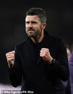 Roy Keane insiste en que Man United necesita un entrenador en jefe “más grande y MEJOR” que Michael Carrick la próxima temporada, incluso si terminan entre los cuatro primeros, a pesar de que el técnico interino planeó grandes victorias sobre Man City y Arsenal.