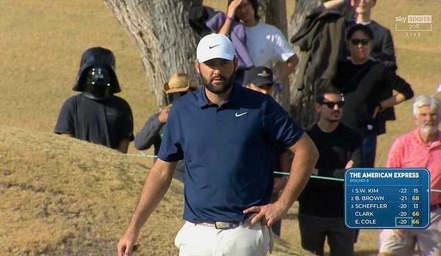 Las redes sociales colapsan cuando los fanáticos ven al personaje icónico de la película después de Scottie Scheffler en el evento de la PGA