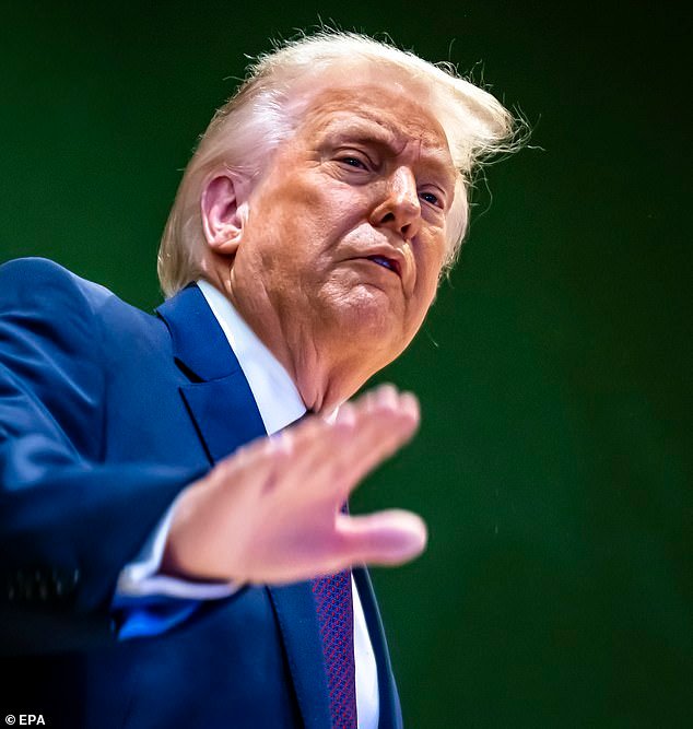 Trump abandona a Kristi Noem mientras ordena a su antiguo rival que dirija ICE en Minneapolis en medio de un escándalo de tiroteo