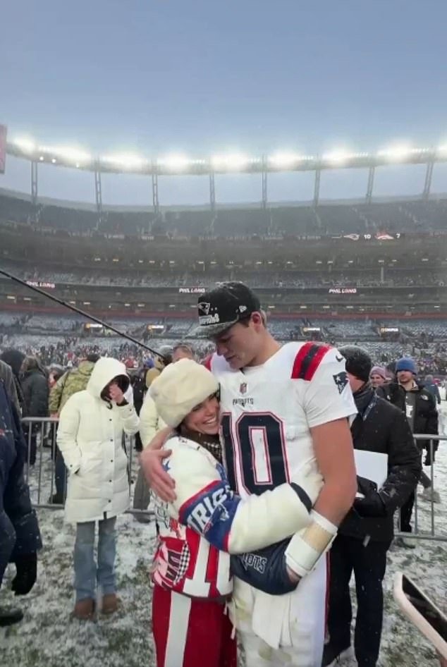 Drake Maye y su esposa Ann Michael comparten un abrazo amoroso después de conseguir el lugar de los Patriots en el Super Bowl
