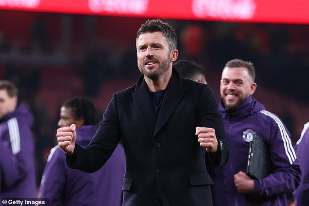 La negativa de Roy Keane a elogiar a Michael Carrick es perezosa, personal y vergonzosa: eso es lo que los expertos de Man United creen que está alimentando la “estúpida” amargura y las medidas drásticas que Sky Sports debe tomar, escribe NATHAN SALT.