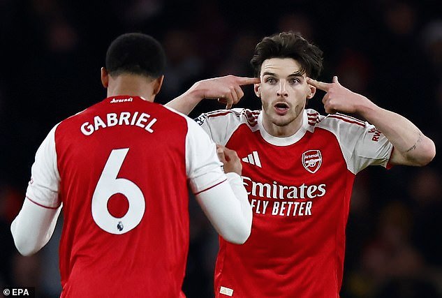 ¡No más señor Rice! La leyenda del Arsenal insiste en que quiere ver más al mediocampista Declan y quiere que sea ‘MALO’ en busca de la gloria de la Premier League.