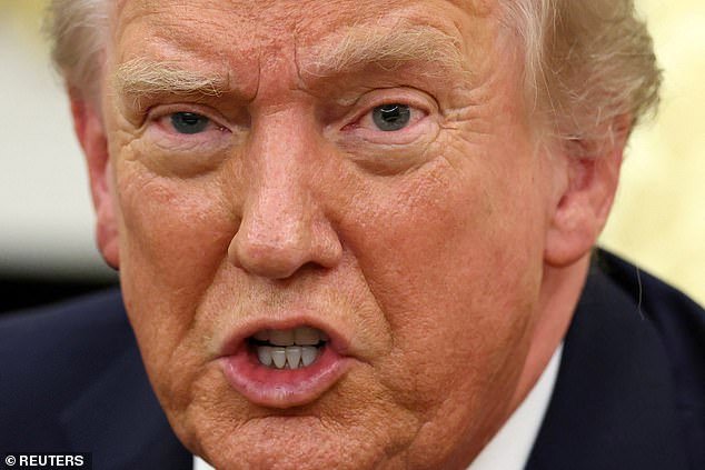 Donald Trump lanza furiosa queja contra la nueva regla de la NFL que lo deja “incapaz de mirar”