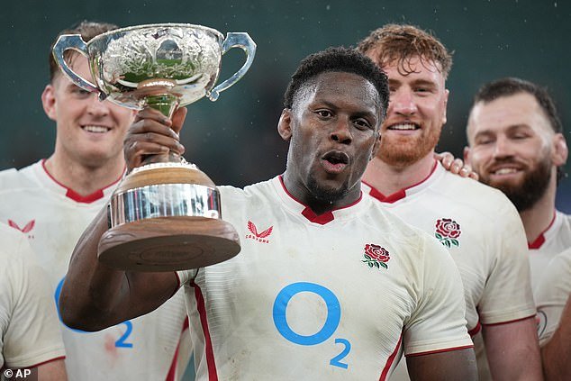Maro Itoje está a favor de regresar a la capitanía del Seis Naciones de Inglaterra después de la trágica muerte de su madre, mientras Steve Borthwick habla sobre el momento “increíblemente difícil” de la estrella.