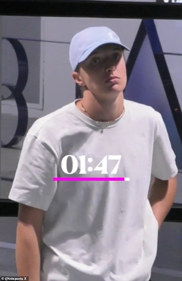 Vea el momento en que los guardias de seguridad le dicen a una de las estrellas más importantes del Abierto de Australia que NO PUEDE ingresar a Melbourne Park