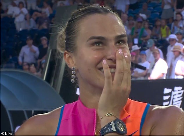 La ruborizada Aryna Sabalenka hace un comentario MUY atrevido sobre Carlos Alcaraz después de otra victoria en el Abierto de Australia