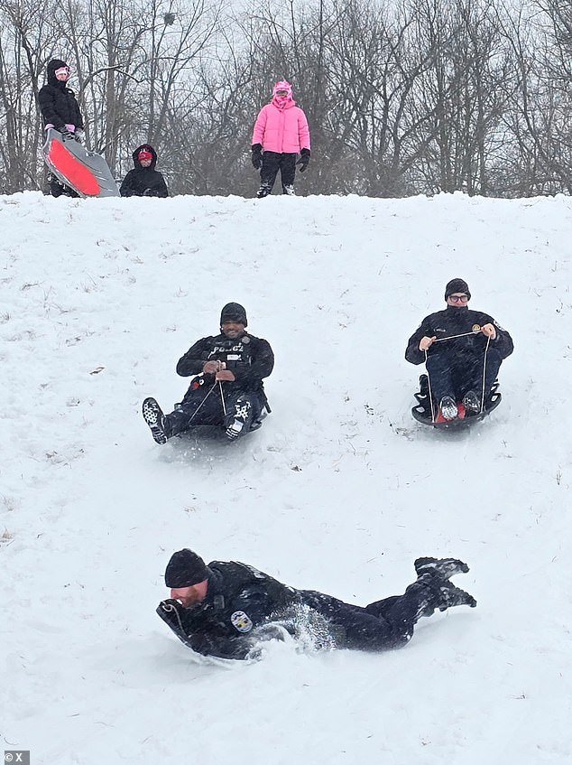 El departamento de policía se disculpa por el “tono” de los tweets mientras una ola de publicaciones “perturbadas” se apodera de las redes sociales en medio de una tormenta mortal