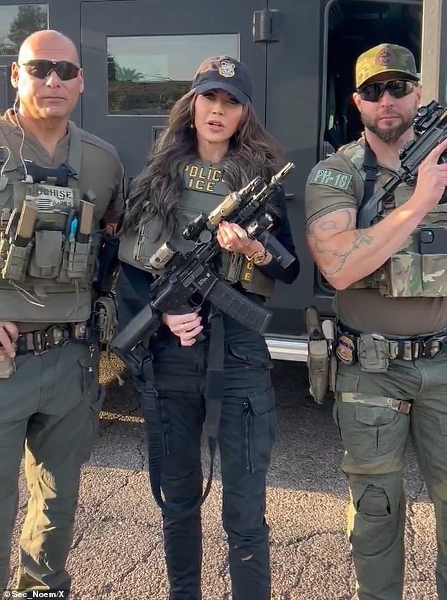 Los demócratas se preparan para investigar a Kristi Noem en medio de pedidos de renuncia mientras el jefe de Seguridad Nacional y Corey Lewandowski se reúnen con Trump en la Casa Blanca.