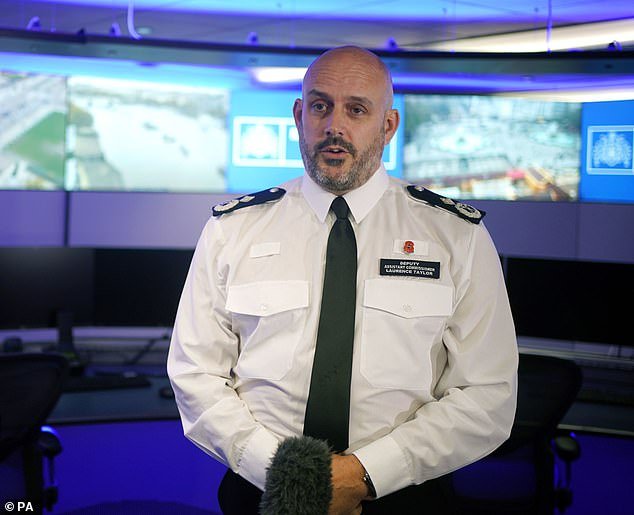 La policía antiterrorista revela que ha frustrado 19 planes de ataque “avanzados” en el Reino Unido durante los últimos cinco años y que está vigilando a más de 1.000 extremistas peligrosos.