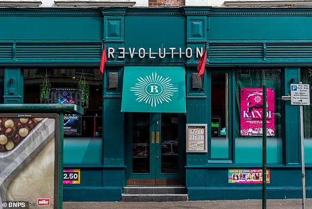 Revolution Bars entrará en administración con 2.200 puestos de trabajo en riesgo después de que los propietarios criticaran el presupuesto “regresivo” del Partido Laborista