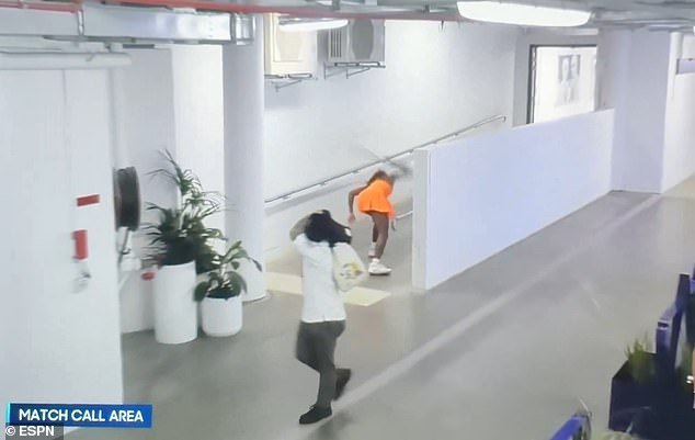 Coco Gauff se enfurece contra los organizadores del Abierto de Australia después de que su impactante colapso detrás del escenario se transmitiera a todo el mundo.