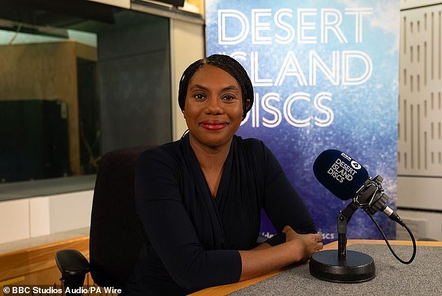 Otro ex ministro conservador bajo escrutinio tras su deserción después de que Suella Braverman se fuera al Partido Reformista