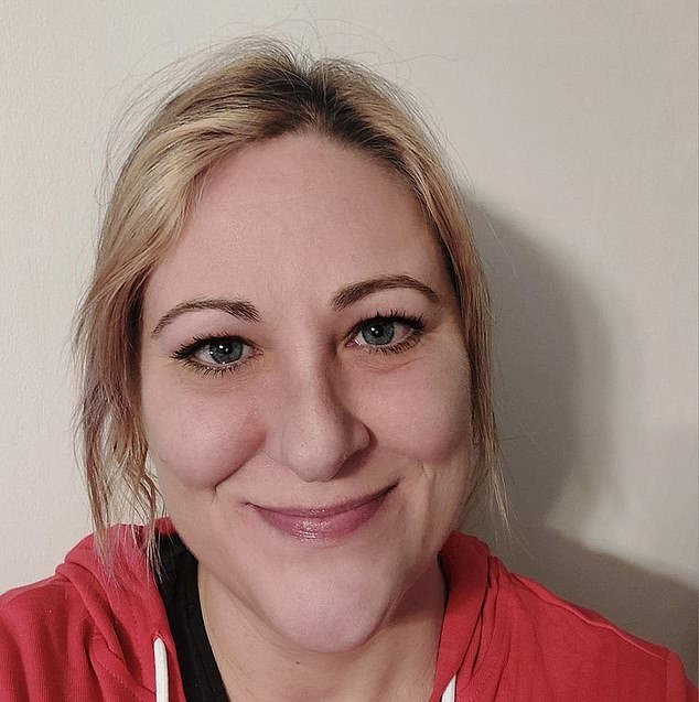 La abogada de 44 años, que murió en un vuelo a Londres después de quedarse dormida sobre el hombro de su madre, padecía un problema cardíaco no diagnosticado, según se desprende de la investigación.