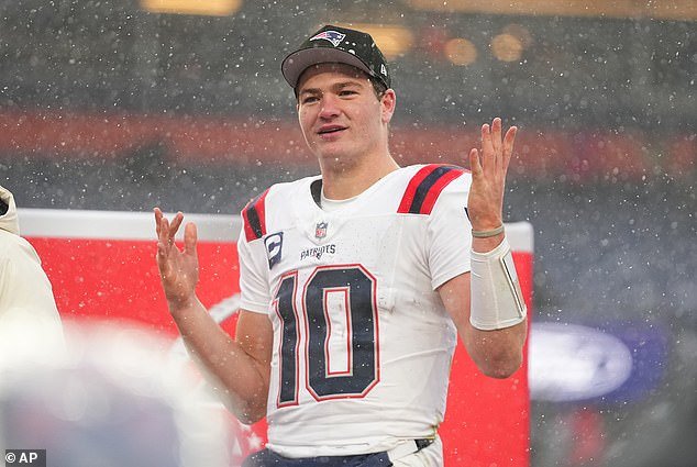 Drake Maye ignoró a los entrenadores de los Patriots y se volvió rebelde durante un juego fundamental contra los Broncos, revela un compañero de equipo