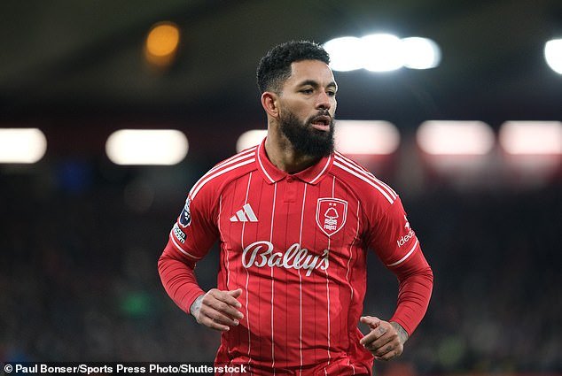 Aston Villa venció al Chelsea para fichar a Douglas Luiz, ya que se cancela su cesión en Nottingham Forest