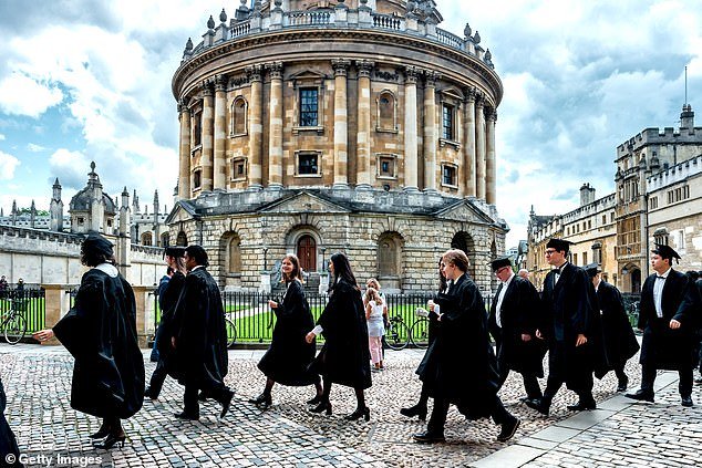 La Universidad de Oxford eliminará sus propias pruebas de admisión como parte de su campaña para ser más inclusiva