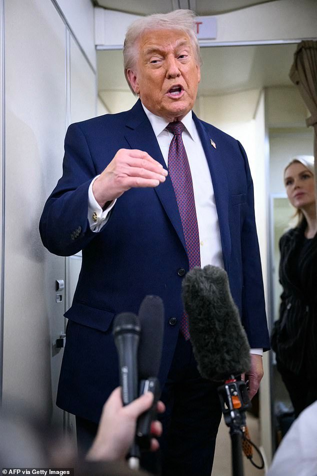 Un juez designado por Bush amenaza al jefe de ICE de Trump con una orden extraordinaria de desacato mientras lo arrastra a un explosivo enfrentamiento legal