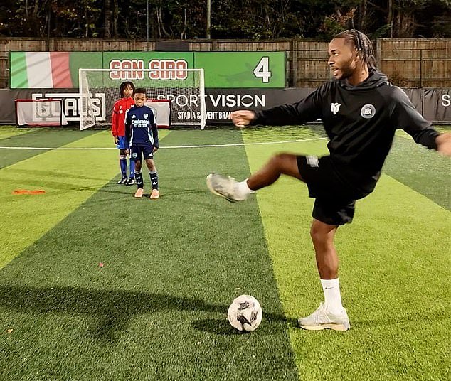 Raheem Sterling está listo para dejar el Chelsea, y podría terminar su contrato de £ 325,000 por semana el lunes, mientras se deshacen del último miembro del ‘escuadrón bomba’ y de otro jugador que está listo para irse.