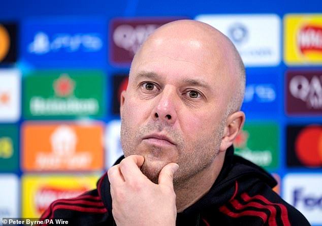 Arne Slot responde a las críticas del Liverpool, insistiendo en que serían más “comprensivos si supieran las dificultades que enfrentamos” en medio de una crisis de lesiones y una mala forma.