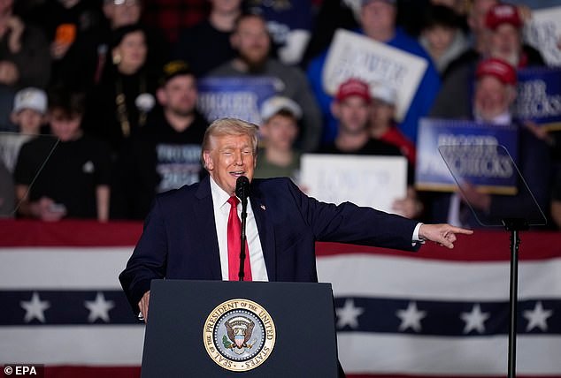 Trump se enfrenta a un manifestante “loco” que fantasea con una “presidencia agradable y fácil”