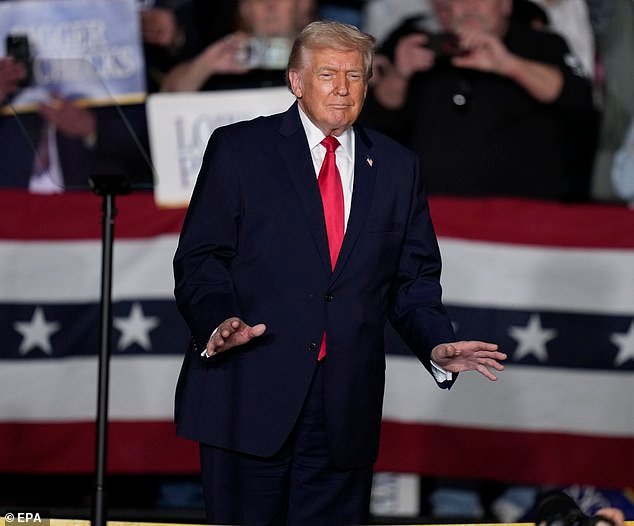 El presidente enfrenta una creciente revuelta de los leales al MAGA por la “traición” de la guardia fronteriza mientras promete “desactivar” las tensiones en Minnesota, pero la mayoría de los estadounidenses lo culpan por el derramamiento de sangre en este punto crítico que podría definir su mandato.