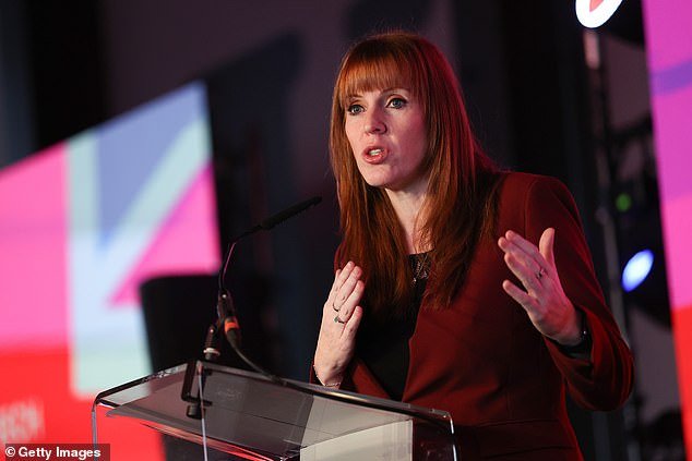 Angela Rayner advierte que Starmer ‘necesita hacerlo mejor’ mientras sus aliados dicen que está lista para luchar contra Wes Streeting por el número 10 con el control del poder del primer ministro aflojándose y Burnham ‘descartado’