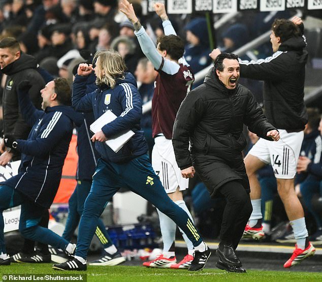 Por qué Aston Villa PUEDE ganar el título: el genio de Unai Emery, las conversaciones de crisis que trastocaron su temporada, las cualidades que Emery tiene en Tammy Abraham y Douglas Luiz y la postura dura del club hacia Morgan Rogers.