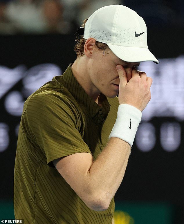 Los expertos detectan señales preocupantes sobre la ‘preocupada’ salud de Jannik Sinner a medida que se acerca a otro título del Abierto de Australia
