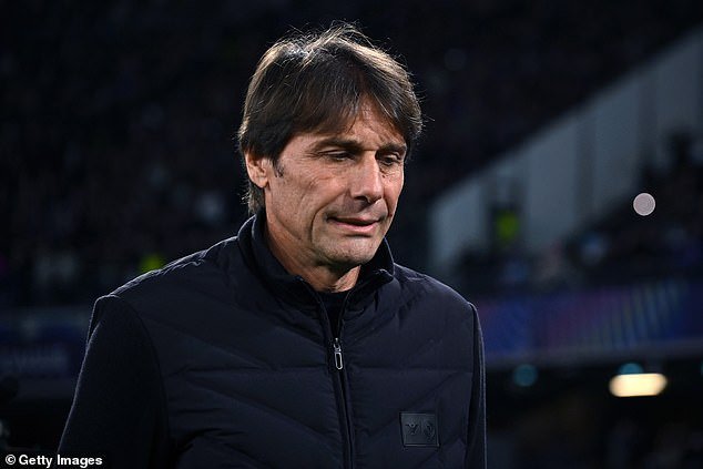 Antonio Conte está enojado con el calendario de partidos y expresa grandes “arrepentimientos” cuando el alegre grupo de marginados de la Premier League del Napoli se retira de la Liga de Campeones.