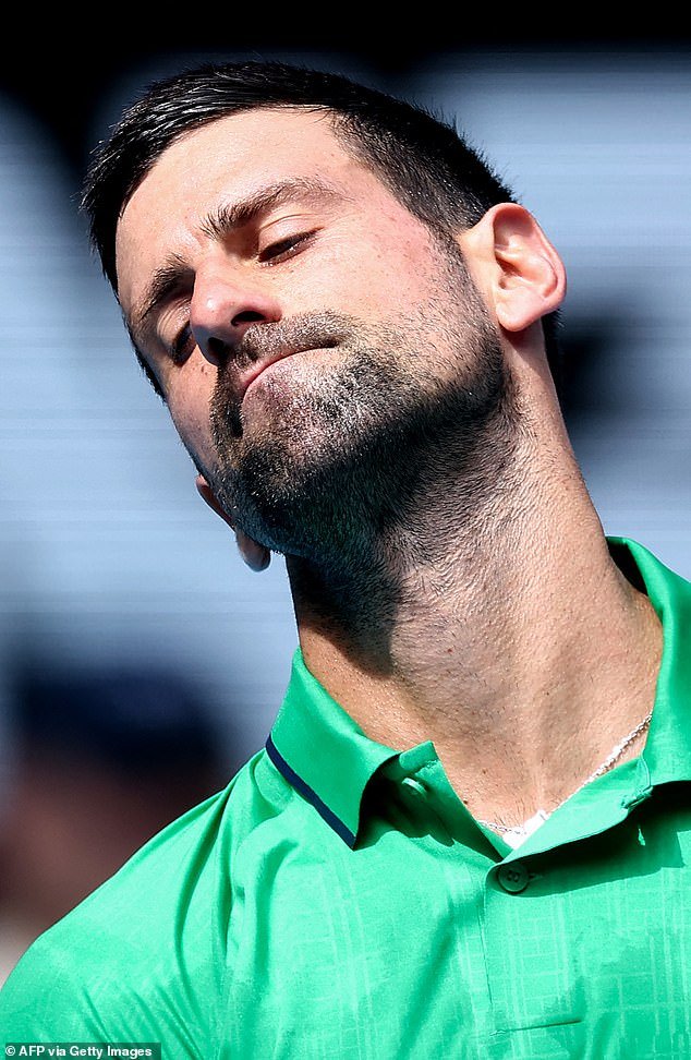 El enojado Novak Djokovic arremete contra el comentario “irrespetuoso” del periodista, mientras otro grande del tenis está consternado por una pregunta “mala”