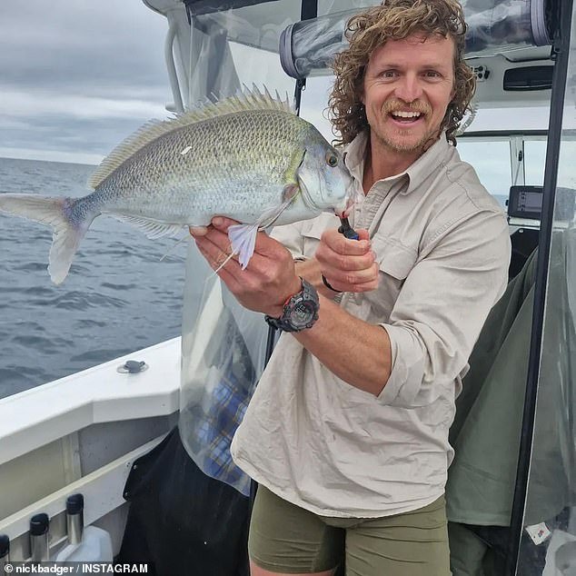 El video de broma del héroe de culto del fútbol se vuelve viral cuando engaña a los no australianos haciéndoles creer un “hecho” extraño sobre una de nuestras comidas más famosas.