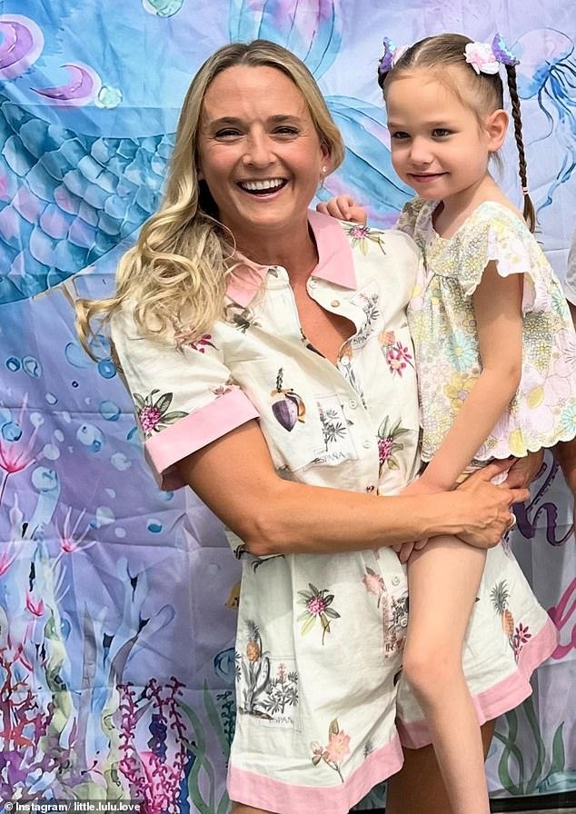 Tragedia cuando la pequeña Lulu, de 6 años, muere a causa de una enfermedad devastadora, mientras sus padres influyentes envían un mensaje desgarrador que todos los padres necesitan escuchar