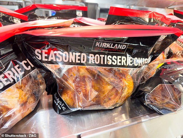 Costco enfrenta una demanda por el querido pollo asado de $ 4,99 mientras los clientes engañaban