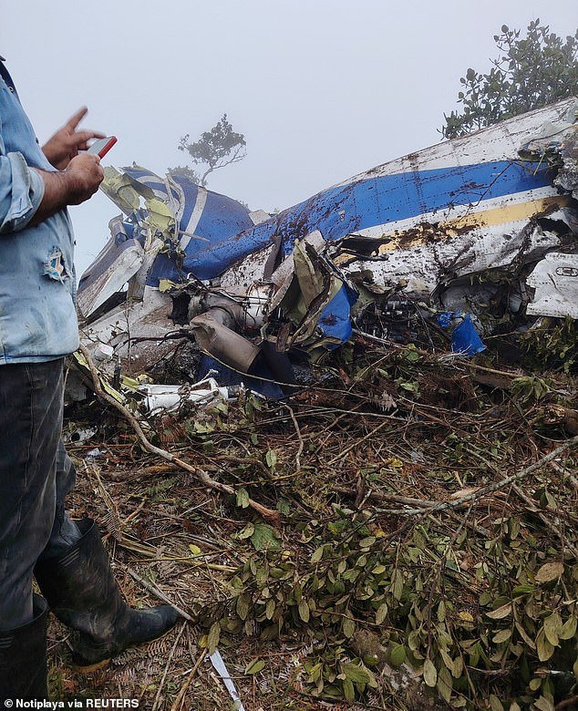 Avión colombiano se estrella tras desaparecer cerca de la frontera con Venezuela, matando a 15 personas, incluido un político