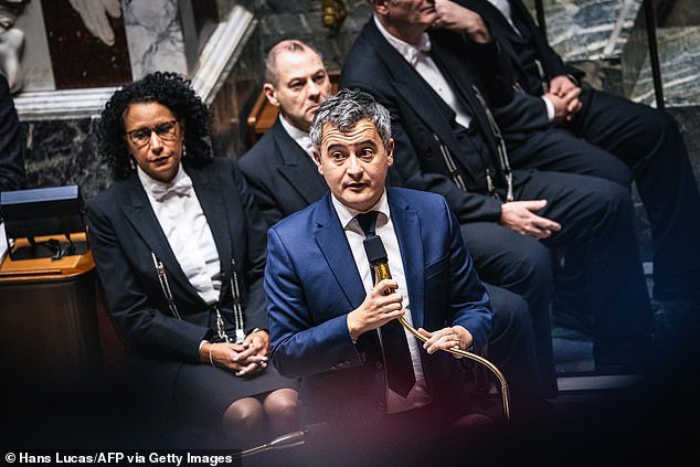 Ministro de Justicia francés propone prohibir la migración LEGAL durante “dos o tres años”