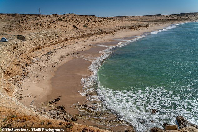 Una niña británica de siete años desaparecida tras ser arrastrada al mar mientras estaba sentada sobre unas rocas con su familia en Marruecos