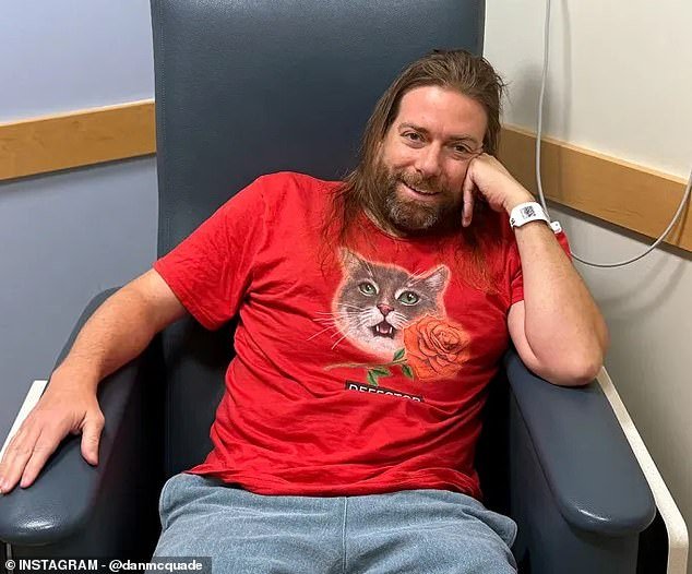 Los homenajes llegan cuando el popular escritor deportivo de Filadelfia muere a los 43 años