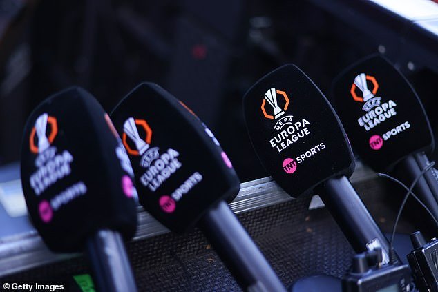 Los fanáticos del Celtic se sienten frustrados cuando la transmisión de TNT Sports se corta durante la eliminatoria de la Europa League, lo que obliga a los espectadores a PERDERSE un gol importante