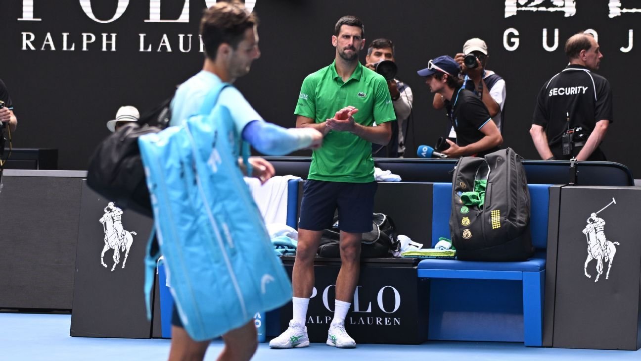 Una lesión obliga a Lorenzo Musetti a retirarse y envía a Novak Djokovic a la semifinal del Abierto de Australia
