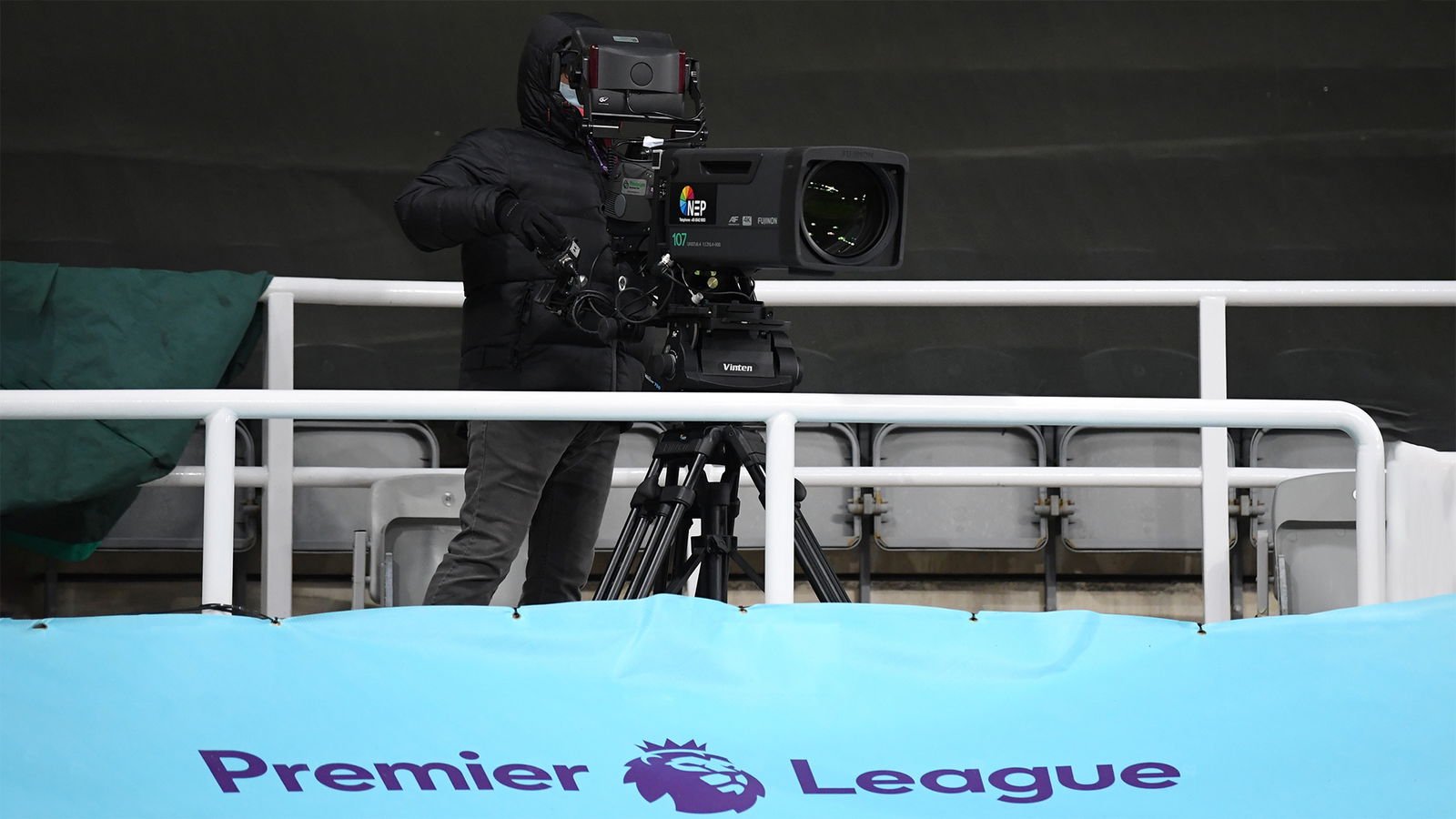 1769860648_tv-camera-operator-premier-league-sign-newcastle-united-nufc-2-2000.jpg