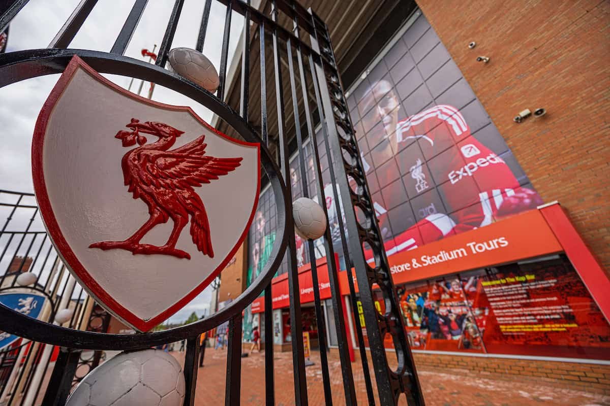 El Liverpool admite “problemas iniciales” en Anfield mientras miles de personas se pierden los saques de salida