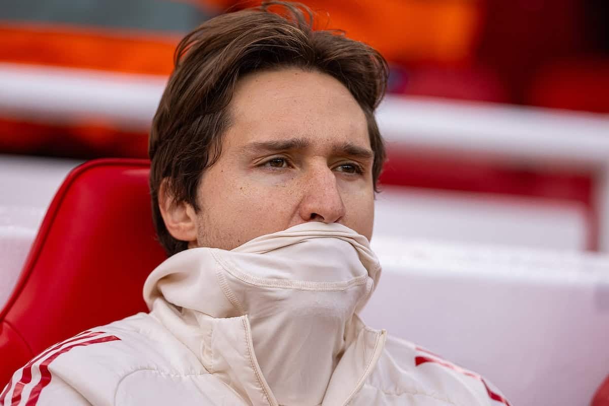 Fuera de la convocatoria del Liverpool en el último minuto