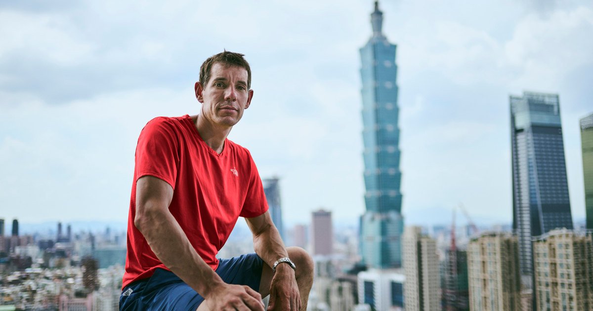 El ascenso sin cuerdas de Alex Honnold al rascacielos Taipei 101 se pospone debido a las condiciones climáticas