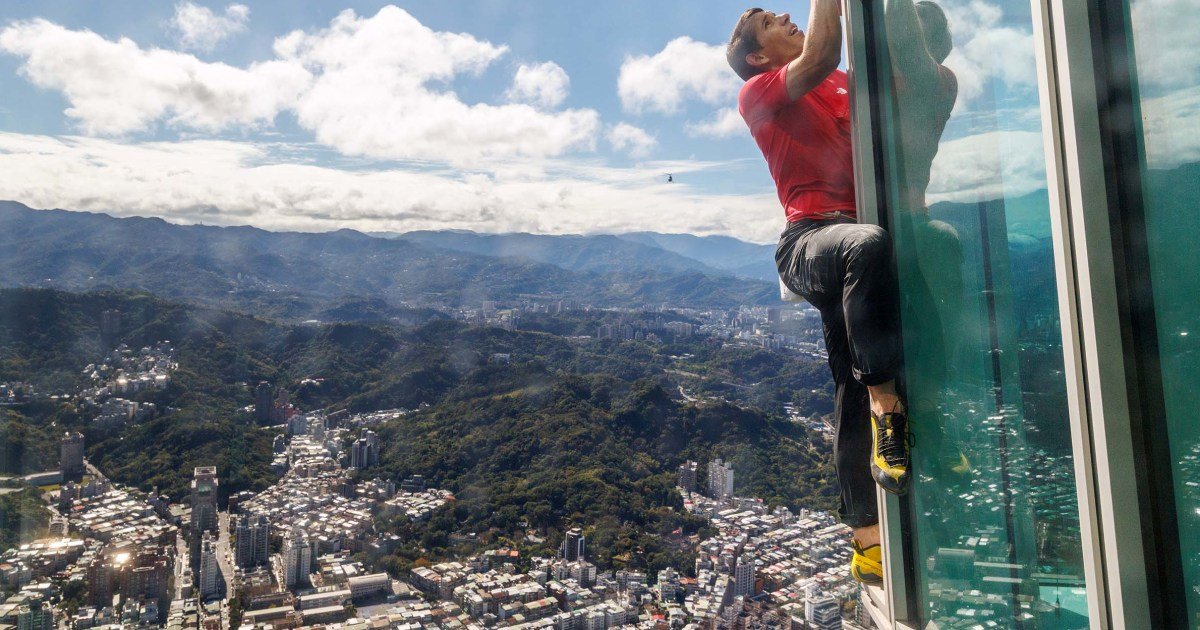 Alex Honnold describe su ascenso sin cuerdas al rascacielos Taipei 101