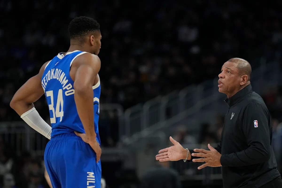Doc Rivers de los Bucks dice que Giannis Antetokounmpo no tiene un calendario para regresar de una lesión en la pantorrilla