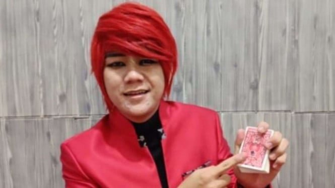 Murió la esposa del Mago Rojo