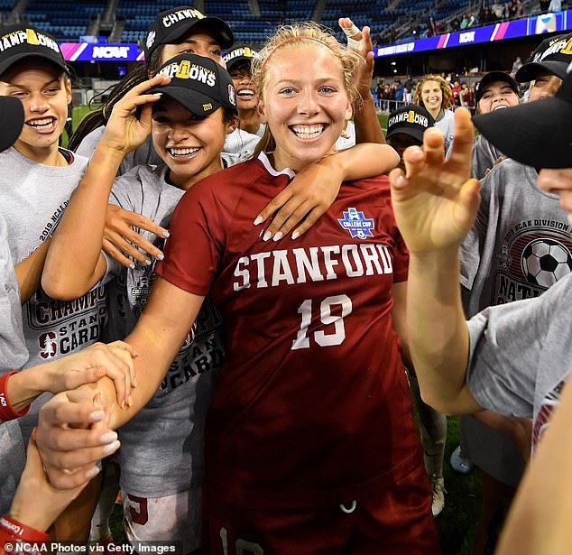 Stanford pone fin a la batalla legal con los padres de la trágica estrella del fútbol Katie Meyer después de que ella acusara a la escuela de “fracasos sistemáticos” tras su suicidio.